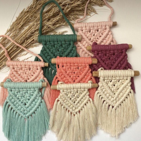 معلقة للسيارة