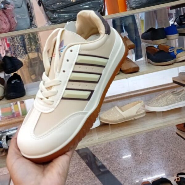 (adidas unisex-adult (beige