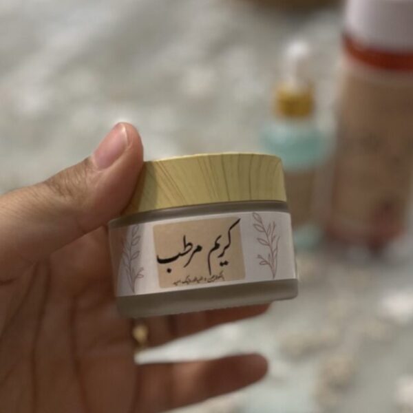 كريم مرطب بالكولاجين و الهيالورونيك اسيد