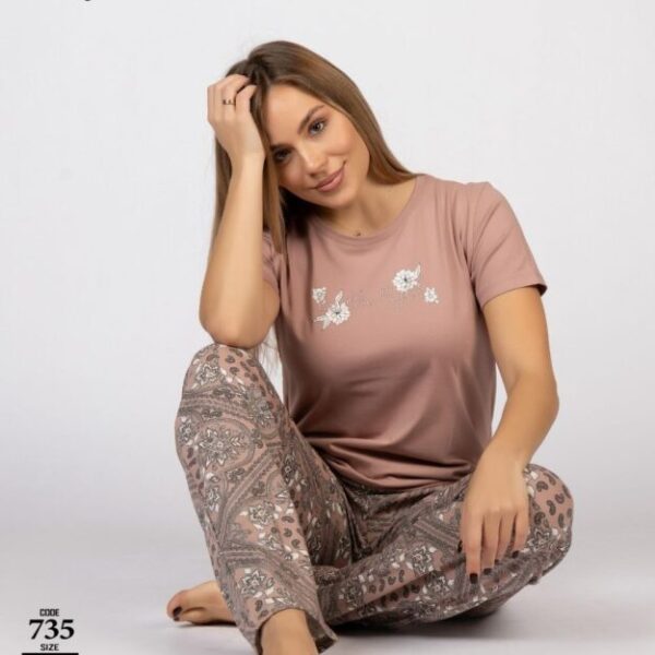 .. بيجامة حريمي
